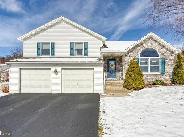 331 Braddock Dr, Etters, PA 17319