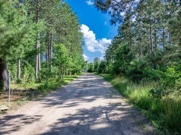 699 Badger Ln, Hancock, WI 54943