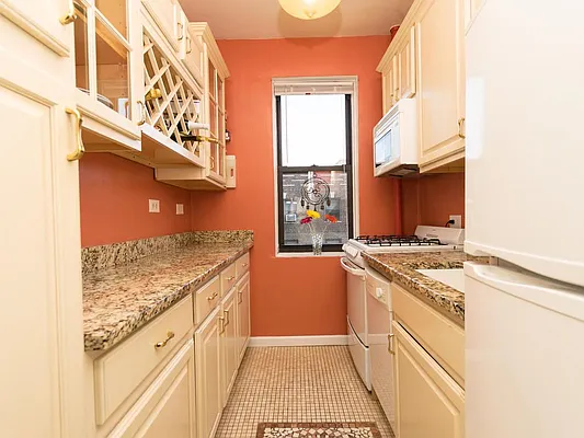 Sold by Re/Max In The City | media 4