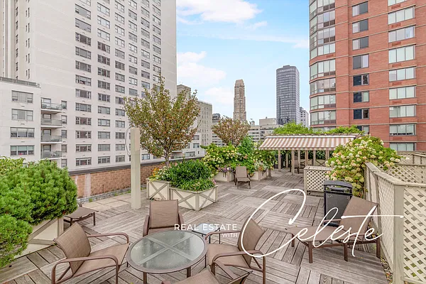 Rented by Sotheby's International Realty | media 18