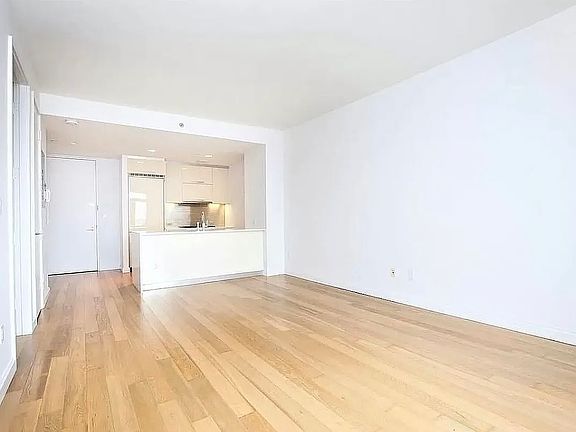 4th image of 11-02 49th Ave #8L