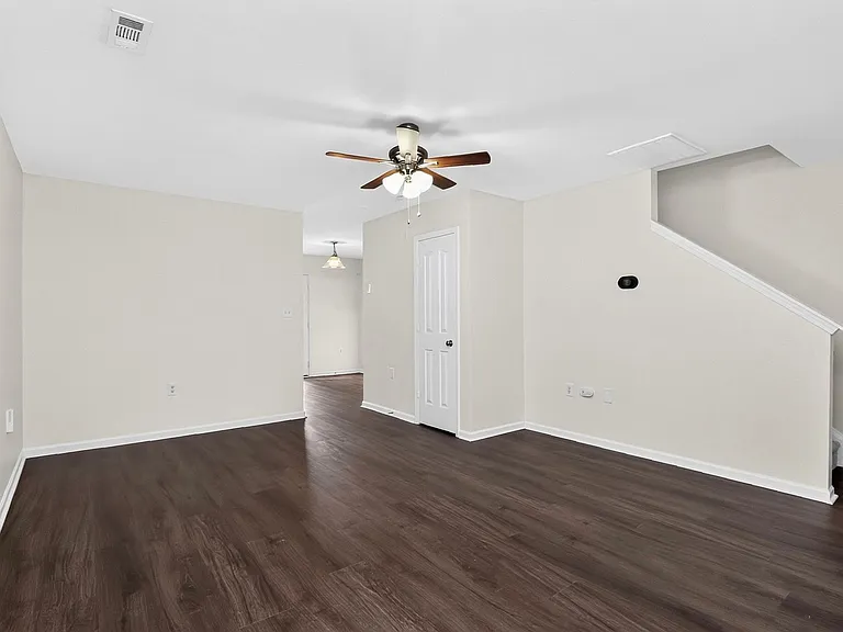 3928 Glory St — Photo 4