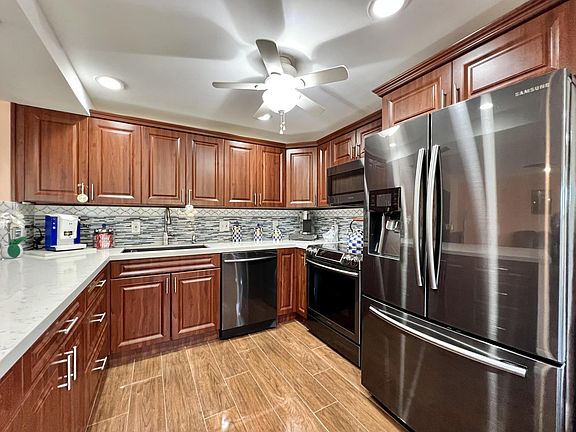 4th image of 313 Wellington L