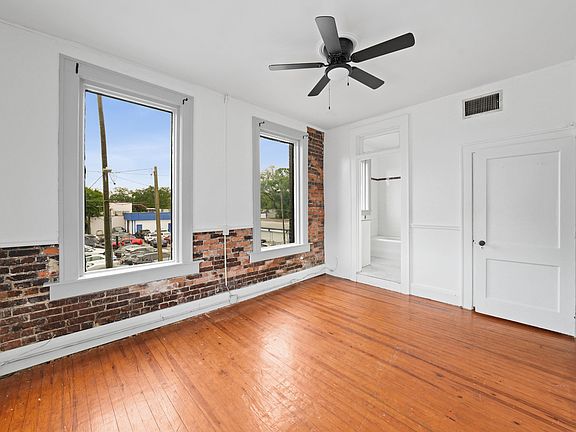 5th image of 4713 1/2 N Florida Ave APT A
