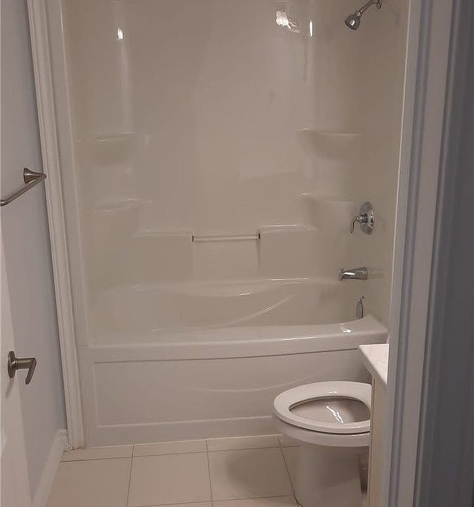 2nd image of 232 Louise St