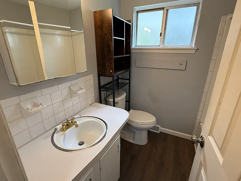 250 Huth Rd #H — Photo 6