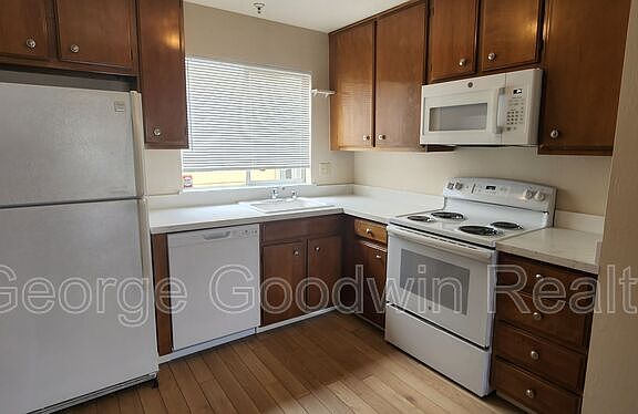 5th image of 1324 Willard St #302