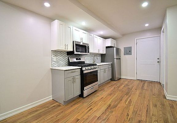 5th image of 2519 Woodhull Ave #A