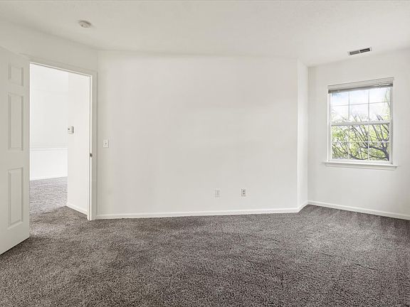4th image of 975 Summitville Dr