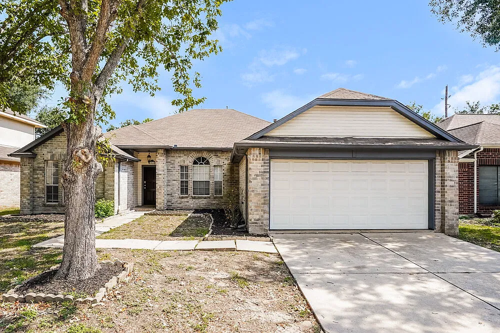 3 bed, 2.0 bath, 1989 sqft, $2,830 — Photo 1