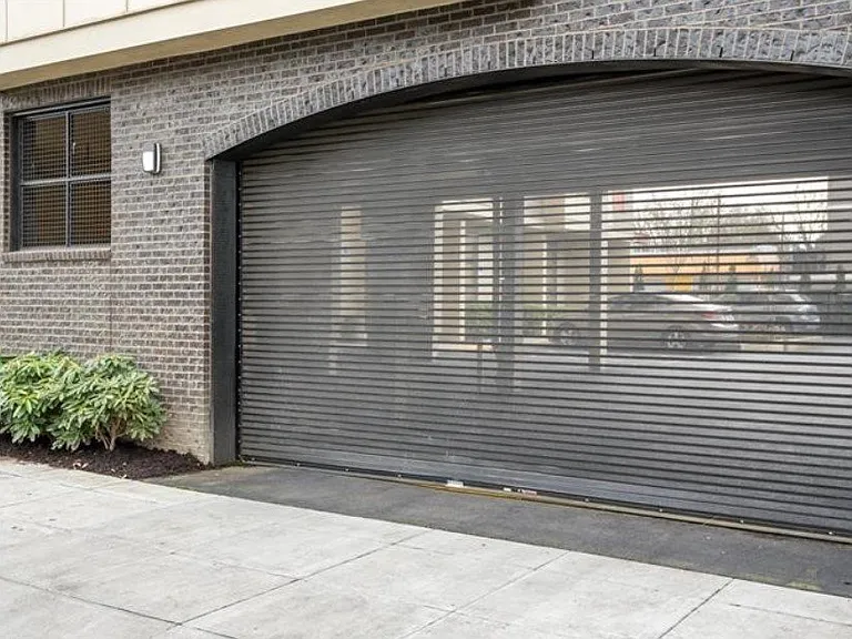 Monroe Street Apartments — Photo 15