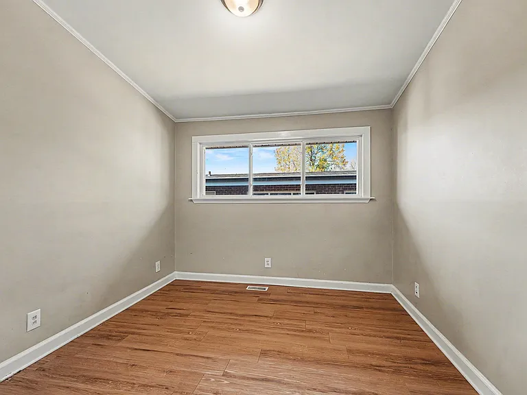 511 Saunders Pl #B — Photo 11