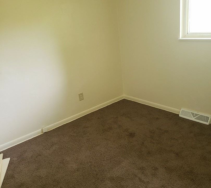 2nd image of 1905 Dewitt Dr