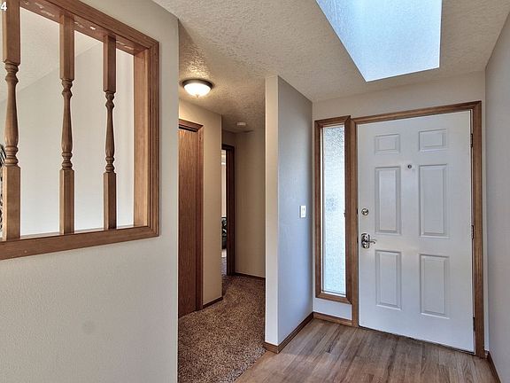 4th image of 1624 NE 51st Ave