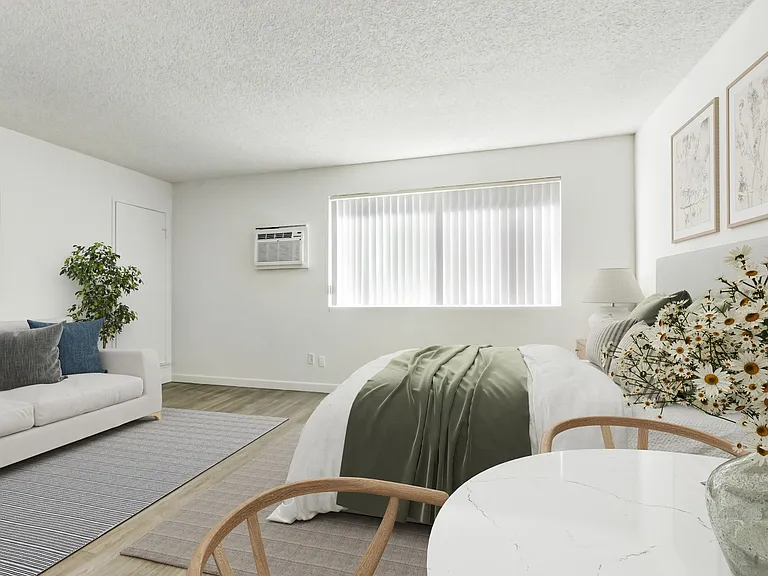 Country Club Apartments — Photo 3