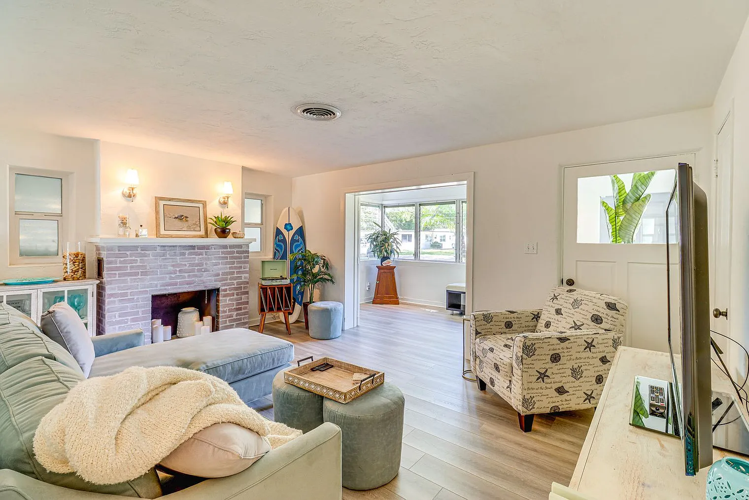 2 bed, 1.0 bath, 1248 sqft, $3,128 — Photo 1