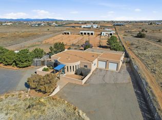 35 Vista Alondra, Santa Fe, NM 87508