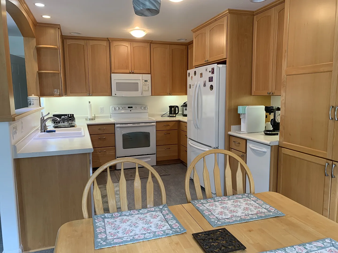 Peaceful, Furnished 2 or 3BR Townhouse w/ Office Parklike Setting — Photo 2