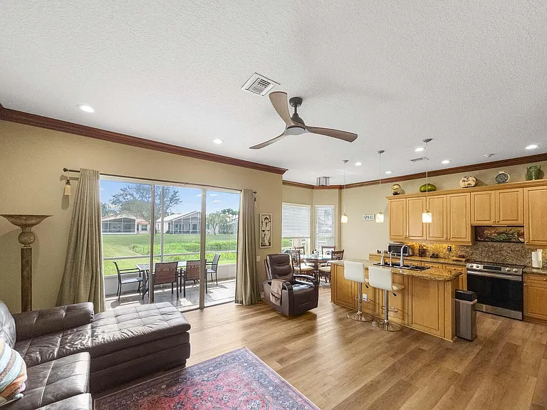5058 Glenville Dr — Photo 9