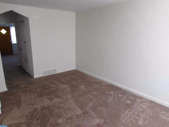 4th image of 5322 Glenloch St