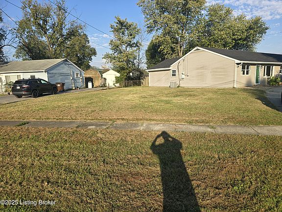 4th image of 13510 Laverton Ave