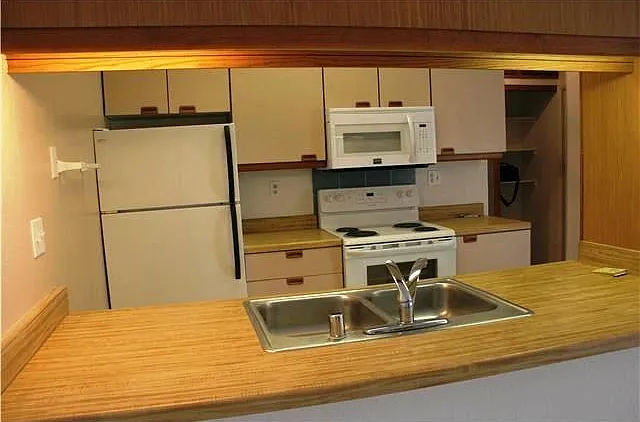 2 bed, 894 sqft, $3,200 — Photo 3
