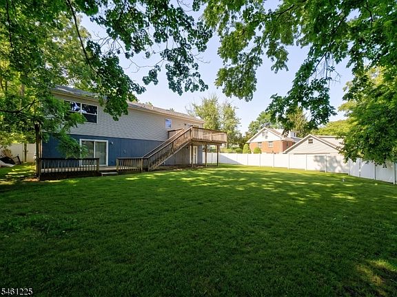 4th image of 404 Lyndale St