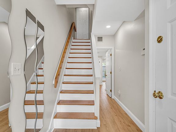 3rd image of 27 Lopez St #2