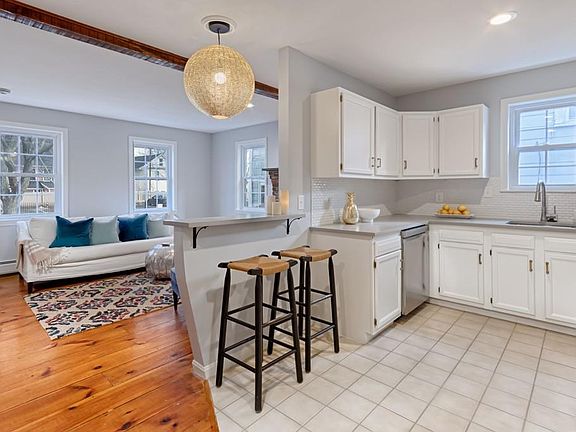 3rd image of 6 Temple St #1