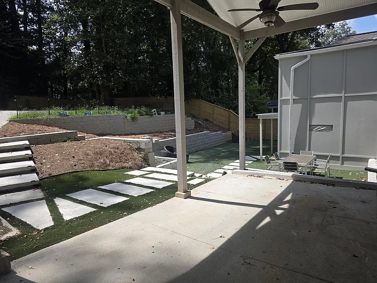 2080 E Roxboro Rd NE — Photo 1