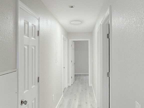5th image of 3924 Versailles Dr #B