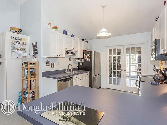 5th image of 12 Central Woods Ln