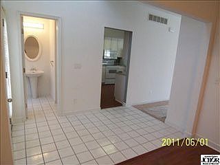 3rd image of 221 Spurgeon Dr