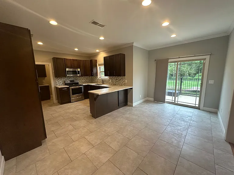 514 Sapphire Dr — Photo 6