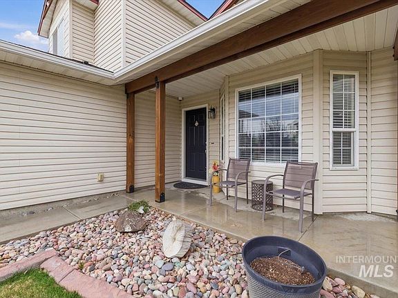 4th image of 1896 W Ridge Pointe Ave