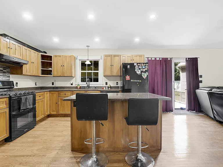 13 Andrew Ave — Photo 15