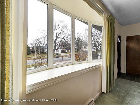 3rd image of 1511 Ravenswood Dr