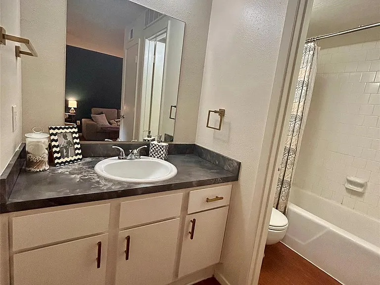4209 Avenue B #204 — Photo 7