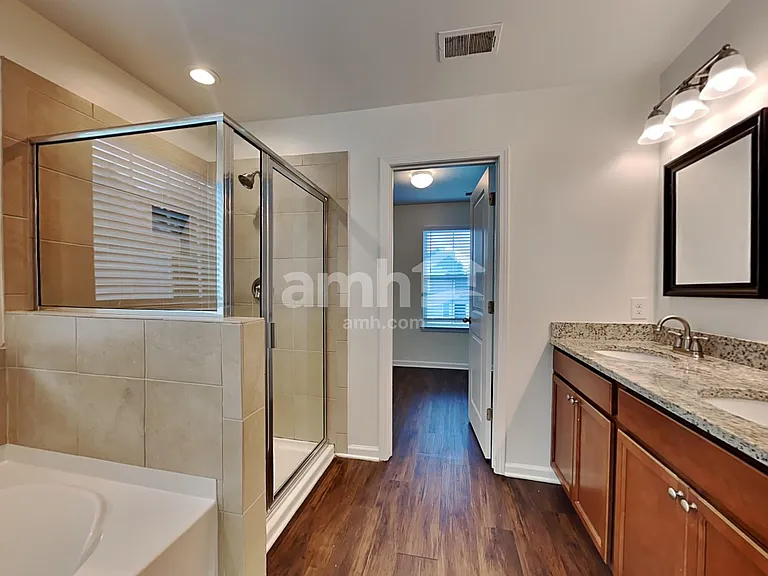 1360 Hermitage Ln — Photo 12