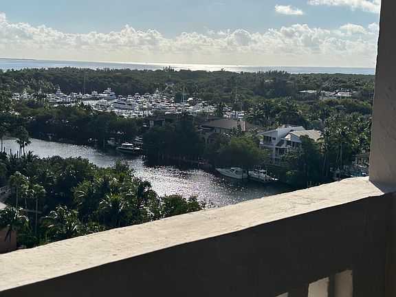 4th image of 90 Edgewater Dr APT 1216