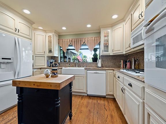 5th image of 3206 Woodcrest Dr