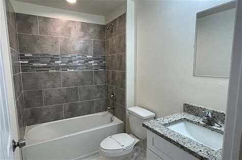 3rd image of 1139 Jean St E