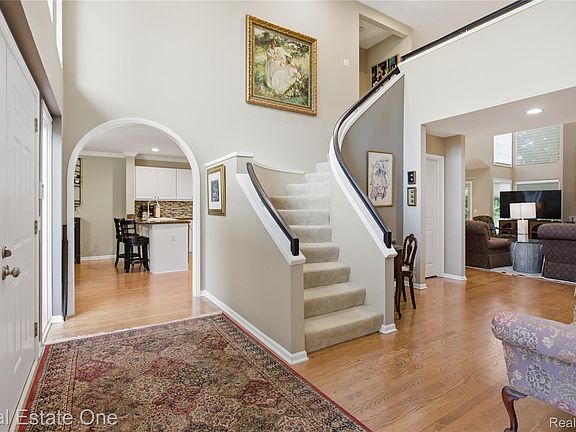 4th image of 6011 Simsbury Ct #1