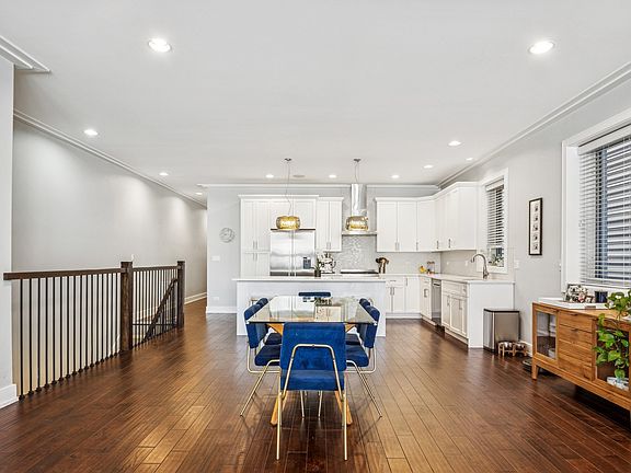 4th image of 1327 W Grand Ave #1W