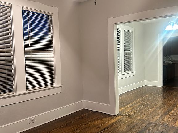 5th image of 704 S Hackberry St