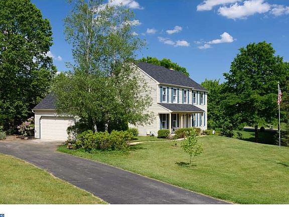 3rd image of 107 Heather Hill Dr