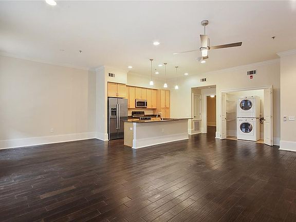 3rd image of 339 Carondelet St Unit 3A