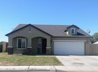 1355 W Acres Way, Hanford, CA 93230