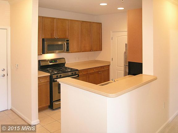 4th image of 205 Meeting House Station Sq APT 201