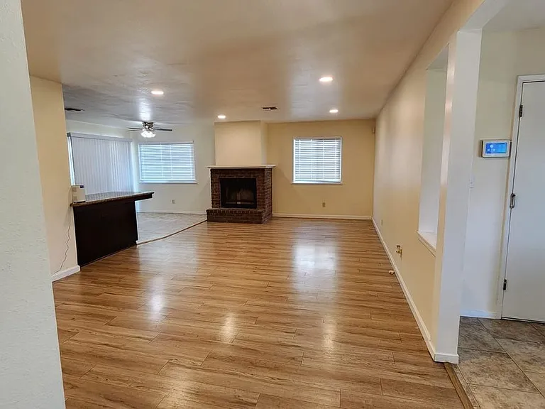 1385 Wimbledon Ct — Photo 8
